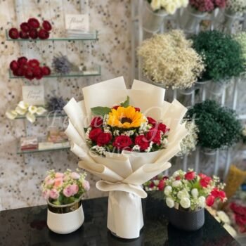 Send Pure Elegance Charm Glow Flowers Bouquet in Pakistan